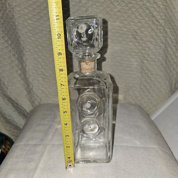 Vintage Glass Whiskey Decantur Art Deco Style Circular Pattern W/ Square Stopper - Picture 8 of 10